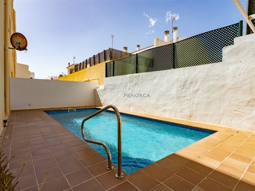 House with patio and swimming pool in the centre of Es Castell