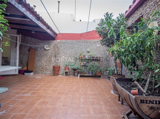 Ground floor house with patio in Mahón