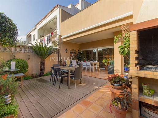 Maison entière avec patio et garage à vendre à Sant Lluís