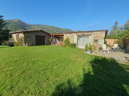Stone house of 168 m2 with gîte, nestled on 1,621 m2 of land