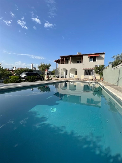 An Excellent Family Villa With A Pool In Agios Onoufrios
