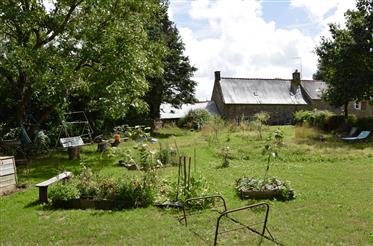 3 ložnice domu s připojeným stodoly a zahrady