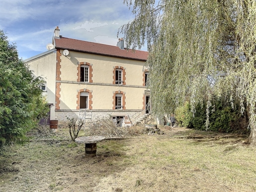 Vente maison de village, 6 pièces, 145 m2 env., terrain de 42,85 ares Velorcey 107 000 €