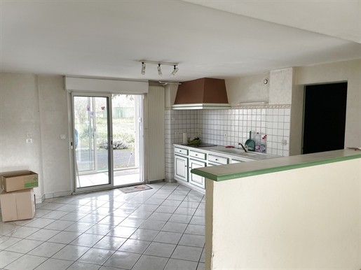 Te koop onroerend goed 2 huizen, vijver, groot perceel Luxeuil Les Bains 262 500 euro