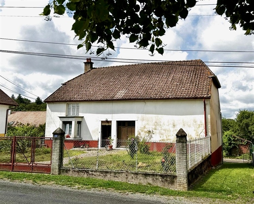 Verkauf Dorfhaus, 3 Zimmer, auf einem Grundstück von 10,37 Ar, 128.000 Euro Athesans