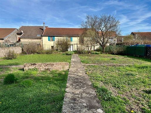 Vente maison de village avec 2 logements, sur terrain de 11,22 ares environ Luxeuil Les Bains 86400