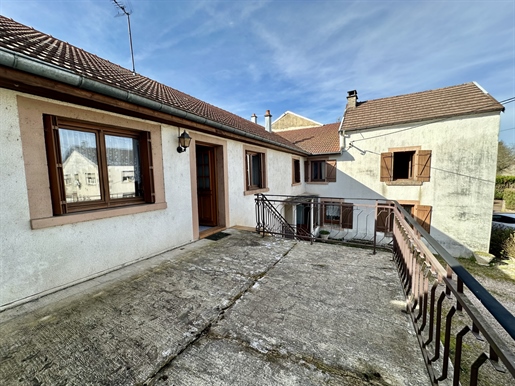 Sale village house with 2 accommodations, on land of approximately 11.22 ares Luxeuil Les Bains €86,