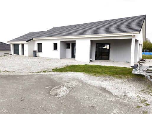 Verkoop gelijkvloerse bungalow 5 kamers 122 m2 terrein van 9,61 are Luxeuil Les Bains 262 000 €