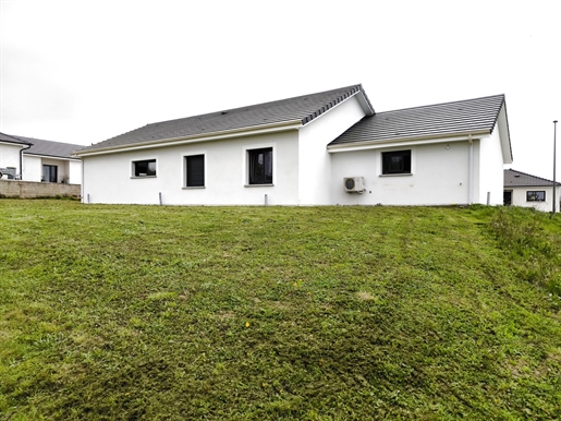 Verkoop gelijkvloerse bungalow 5 kamers 122 m2 terrein van 9,61 are Luxeuil Les Bains 262 000 €