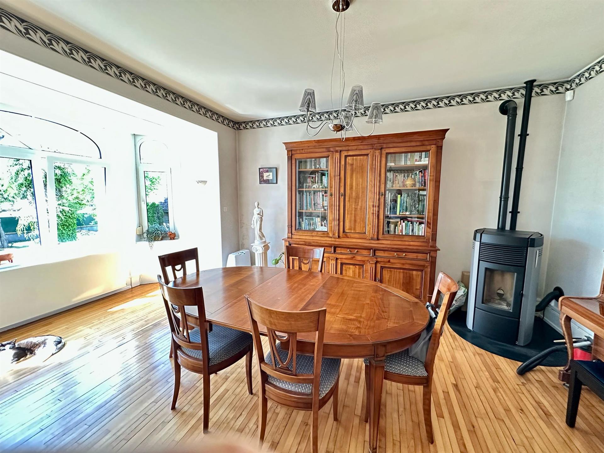 For sale, character house, 8 rooms, on land of 18.35 ares Lure