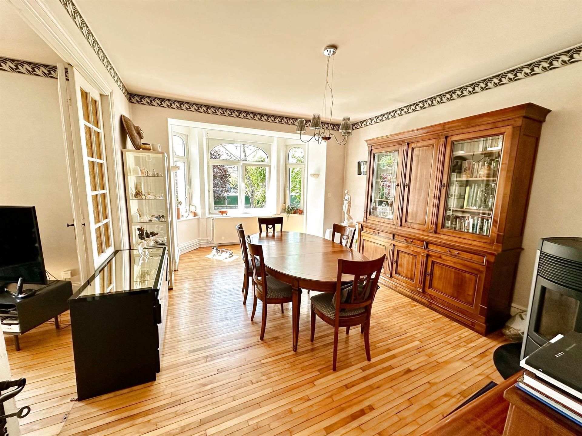 For sale, character house, 8 rooms, on land of 18.35 ares Lure