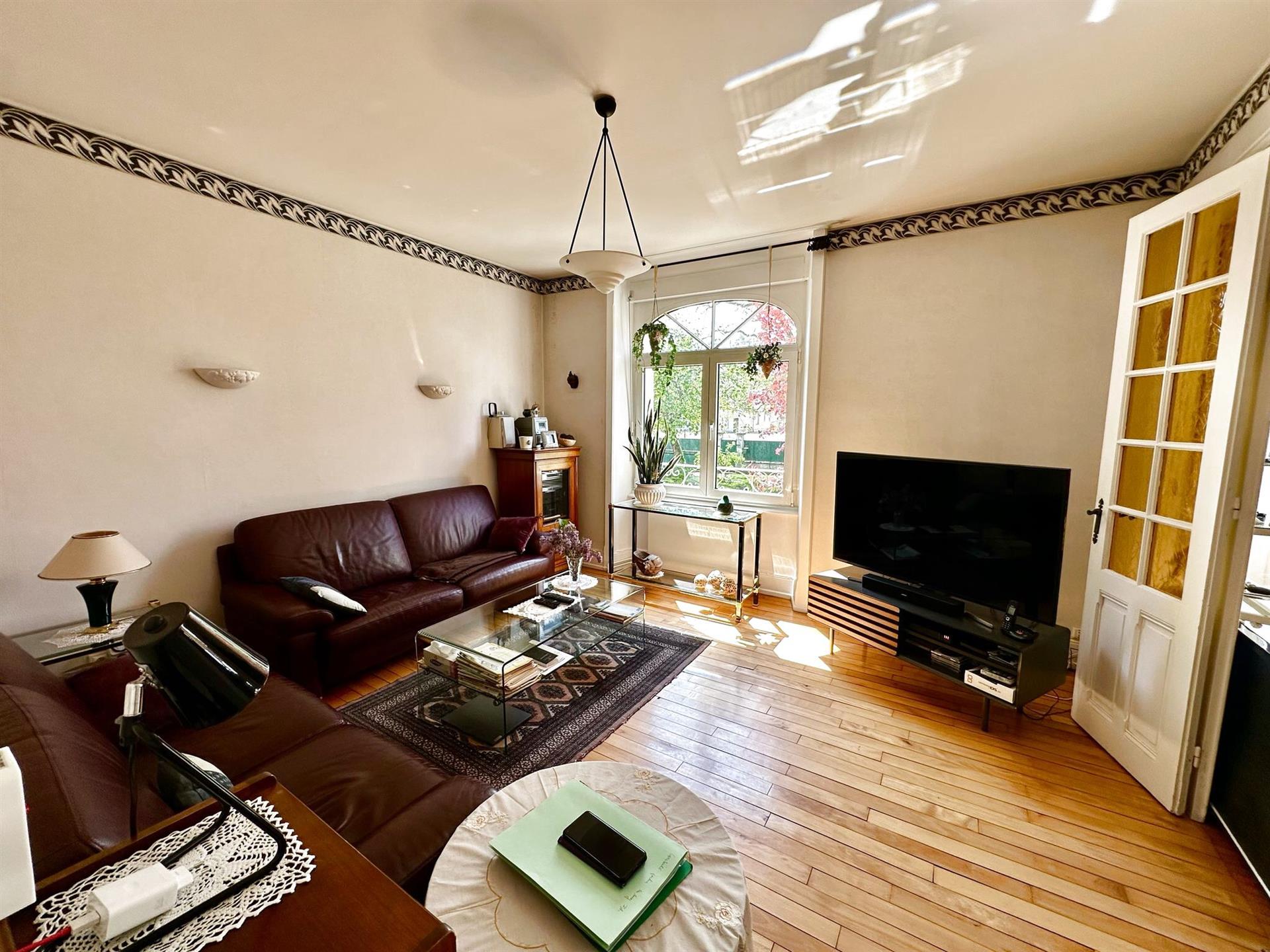 For sale, character house, 8 rooms, on land of 18.35 ares Lure
