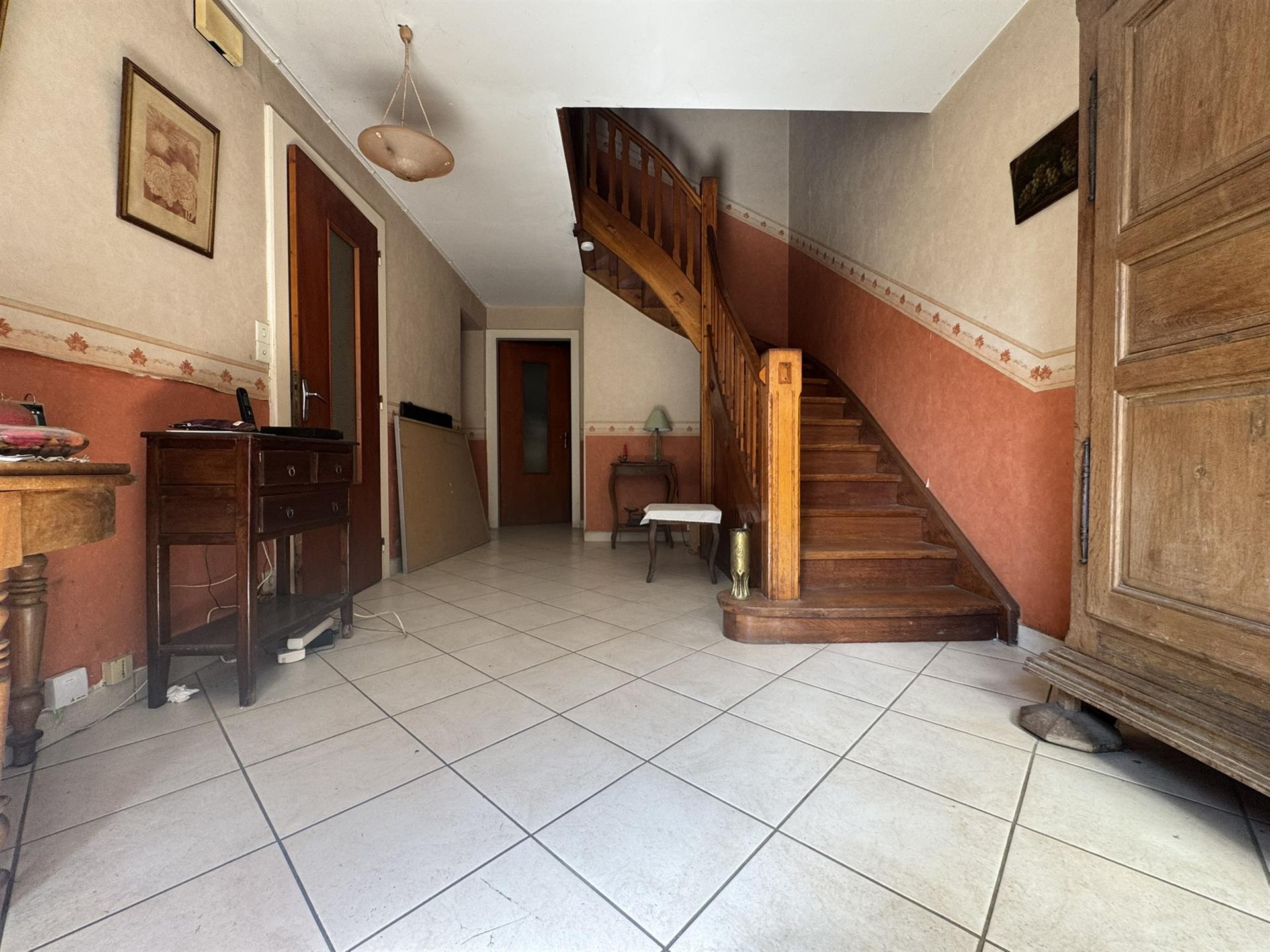 For sale old farmhouse of approximately 147 m2 of living space with outbuildings, on 5270 m2 of land