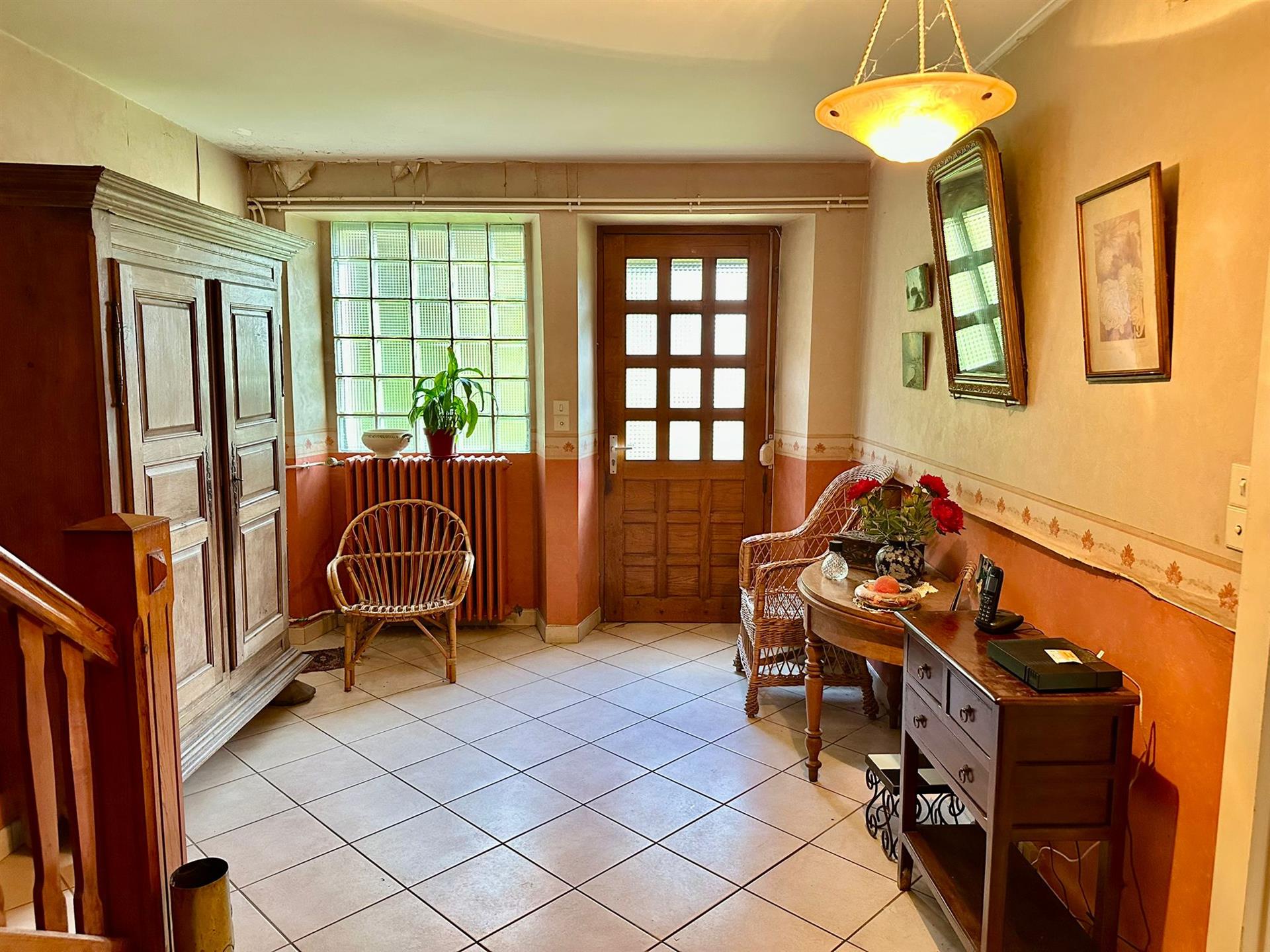For sale old farmhouse of approximately 147 m2 of living space with outbuildings, on 5270 m2 of land