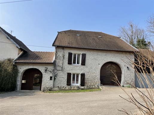 Verkoop mooie gerenoveerde boerderij, 8 kamers, 244 m2, Baume Les Dames 350 000 euros