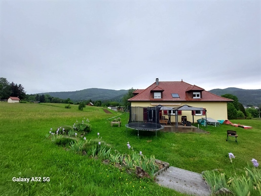 Verkauft prächtiges Haus von ca. 220 m2, 7 Schlafzimmer, auf einem Grundstück von ca. 9 Hektar Masev