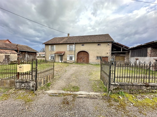 Verkoop oude te renoveren boerderij, op een terrein van 13,39 are Roye Haute Saône 110 000 €