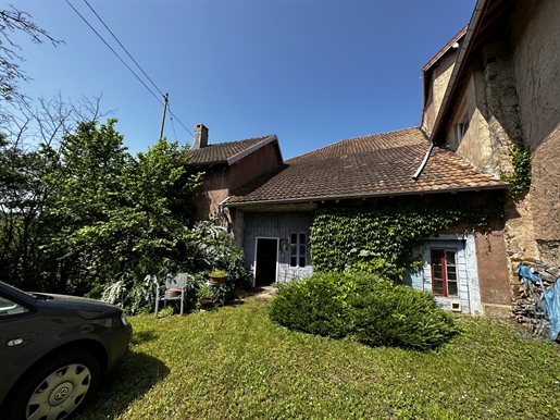 Verkoop dorpshuis, 5 kamers, 135 m2 ca, op een terrein van 21,34 are, Granges Le Bourg, 145 000