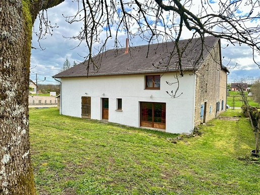 Verkauf eines bewohnbaren Bauernhofs, 5 Zimmer, ca. 143 m2, Grundstück von 17,76 Ar Amblans et Velot