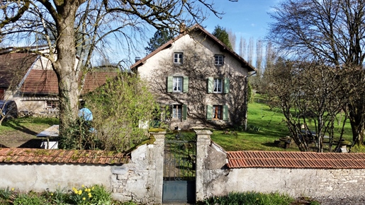 Sale character house to renovate, 4 rooms, 138 m2, outbuildings, land of 37.47 ares Lure €231,000