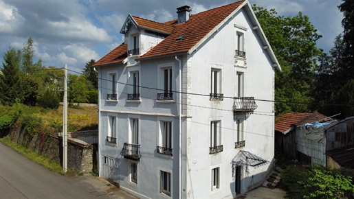 Character house, on land of approximately 648 m2