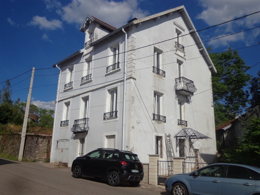 Character house, on land of approximately 648 m2