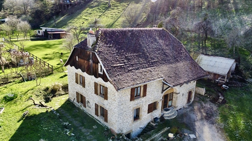 Verkoop gerenoveerde boerderij, 7 kamers, 203 m2 ongeveer, terrein van 46.62 are, Vyans-Le-Val, 245