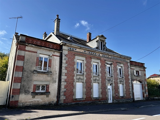 Sale village house with character, 9 rooms, 255 m2 approx, land of 86 ares approx Bouligney 159,000