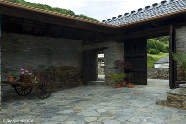 Alte asturische Villa aus dem 15. Jahrhundert
