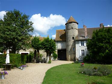 Casino di caccia del Xvi secolo a Chantenay Saint Imbert (Nièvre), Borgogna