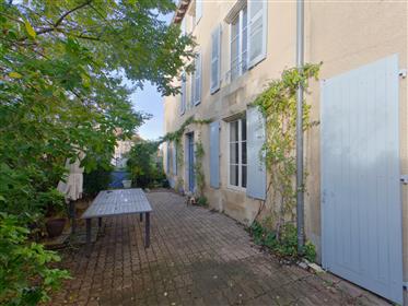 Charming house in Montmorillon 86 10 room(s) 295 m2