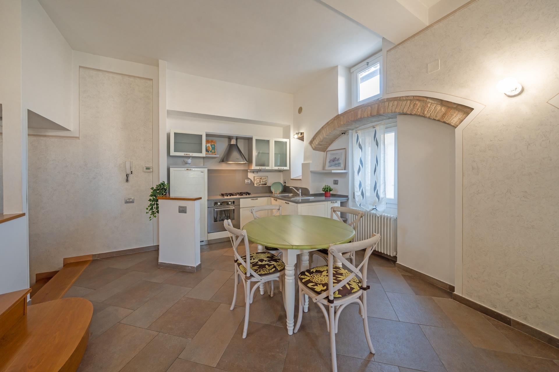 Wohnung mit Terrasse und großem Keller im historischen Zentrum von Spoleto