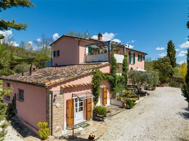 Magnificent Tuscan villa with park, panoramic views and pool