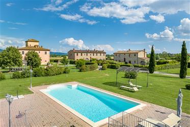 Appartement in boerderij met zwembad in Cortona