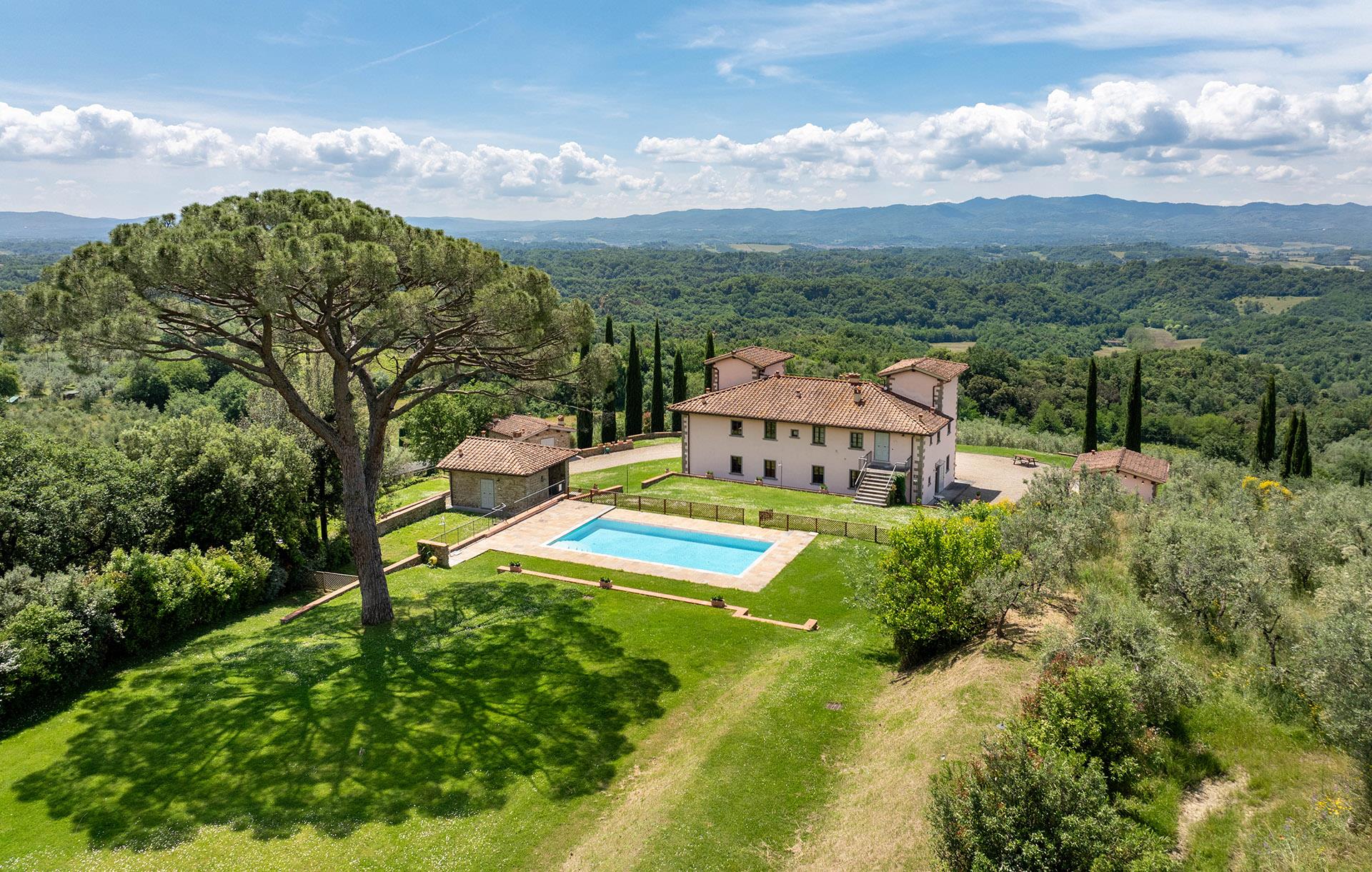 Prestigious Leopoldina with panoramic views and double Torre colombaia