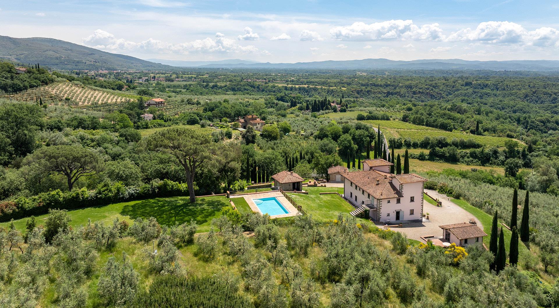 Prestigious Leopoldina with panoramic views and double Torre colombaia