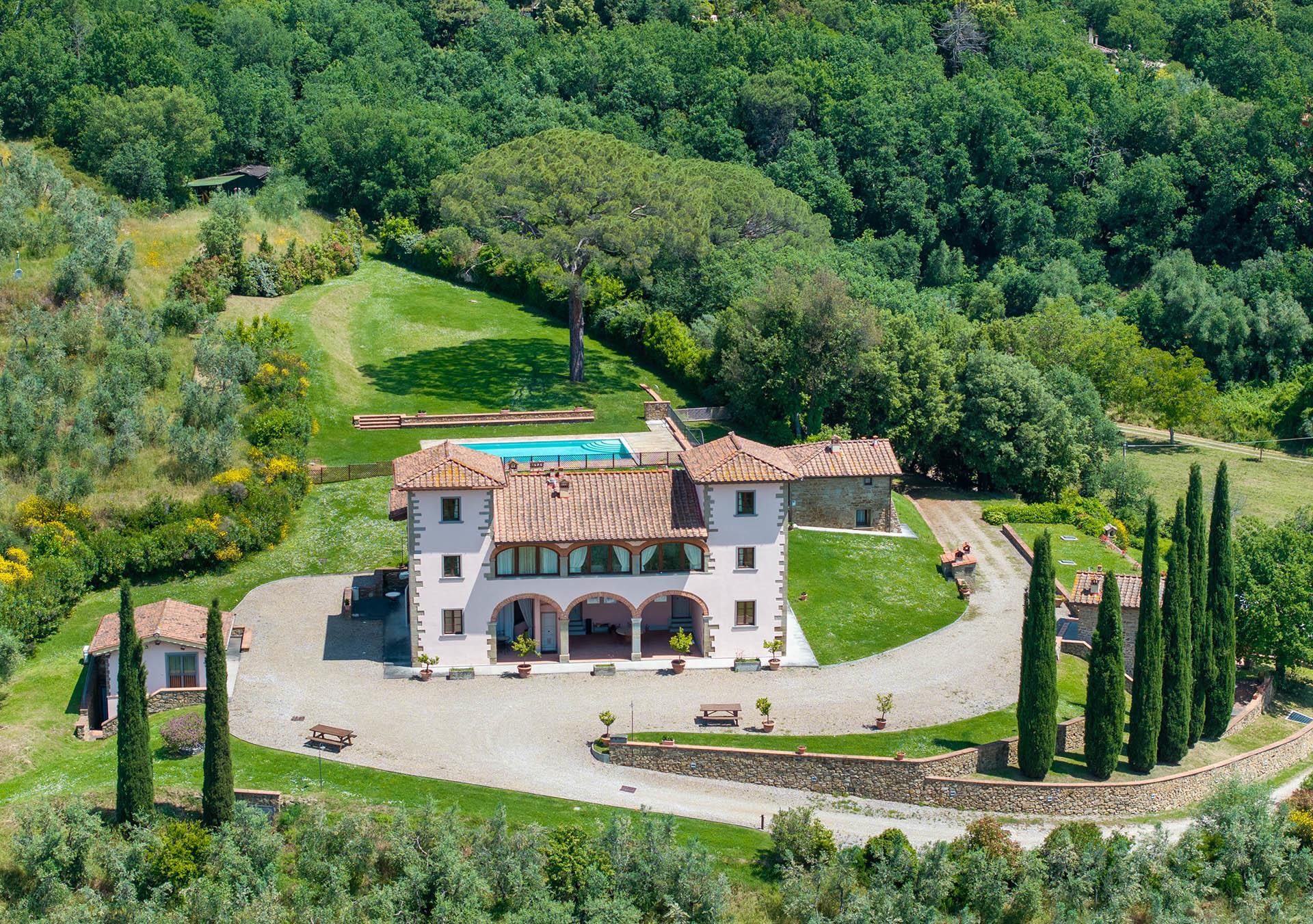 Prestigious Leopoldina with panoramic views and double Torre colombaia