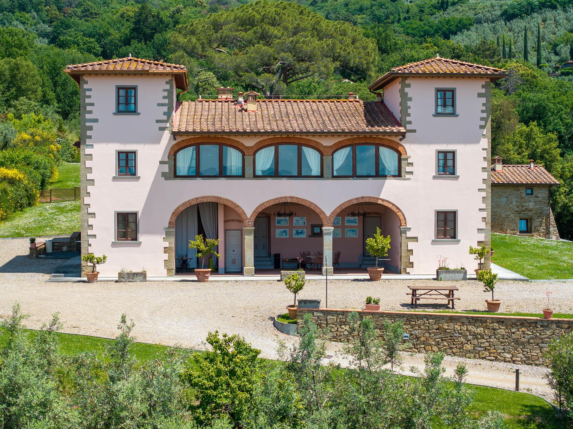 Prestigious Leopoldina with panoramic views and double Torre colombaia