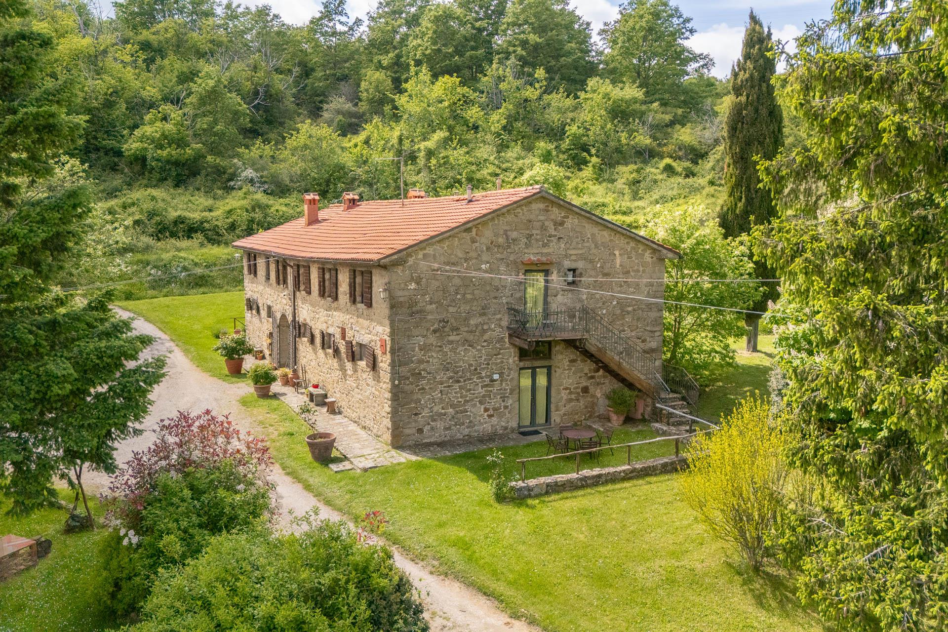 Farmhouse at the foothills of the Tuscan Apennines