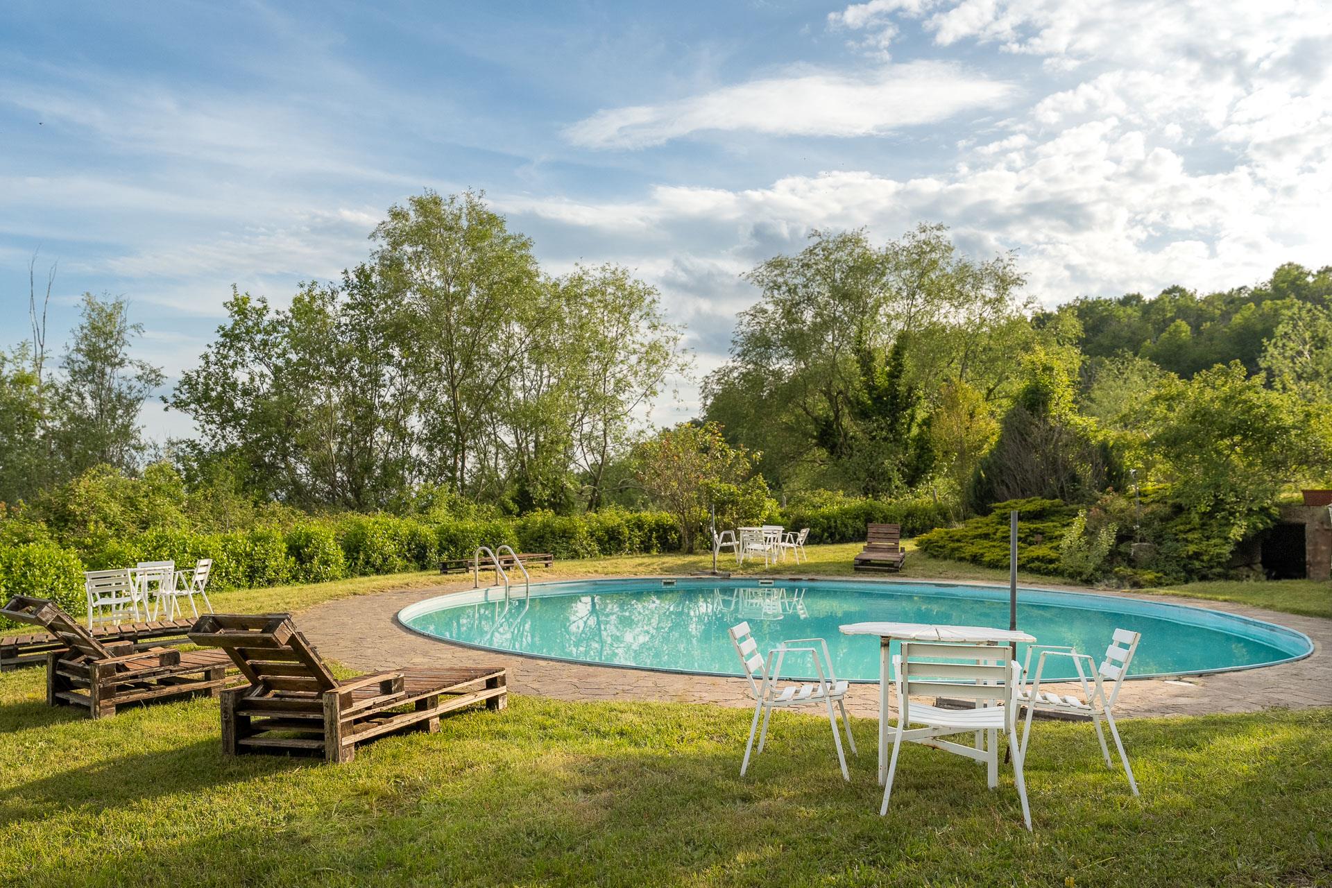 Farmhouse at the foothills of the Tuscan Apennines