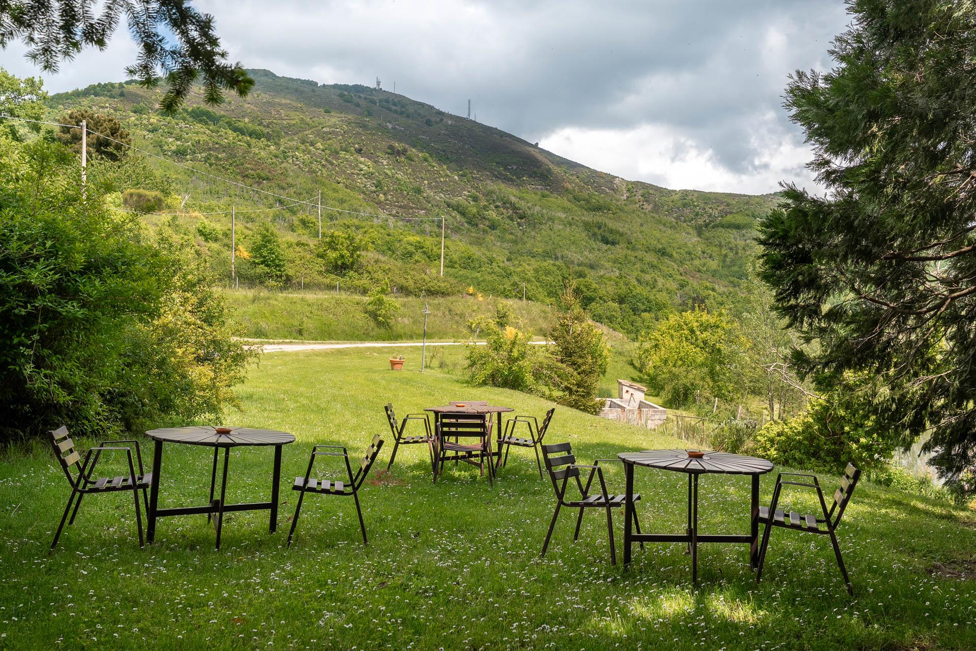 Farmhouse at the foothills of the Tuscan Apennines