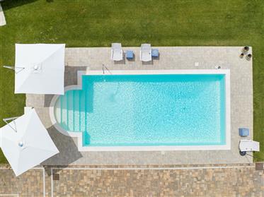 Villa design écologique de classe A1 avec piscine