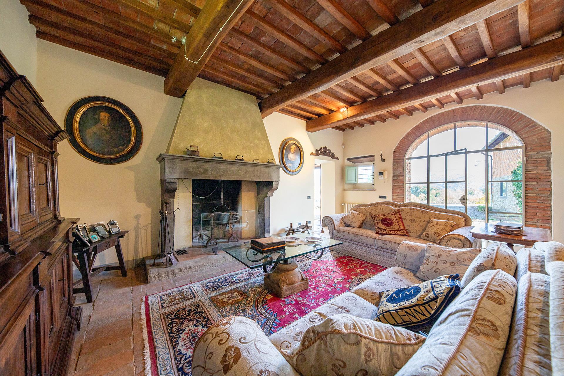 Enchanting 1700 farmhouse in a hilly countryside near Arezzo