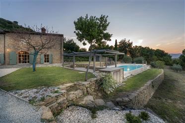Enchanting 1700 farmhouse in a hilly countryside near Arezzo
