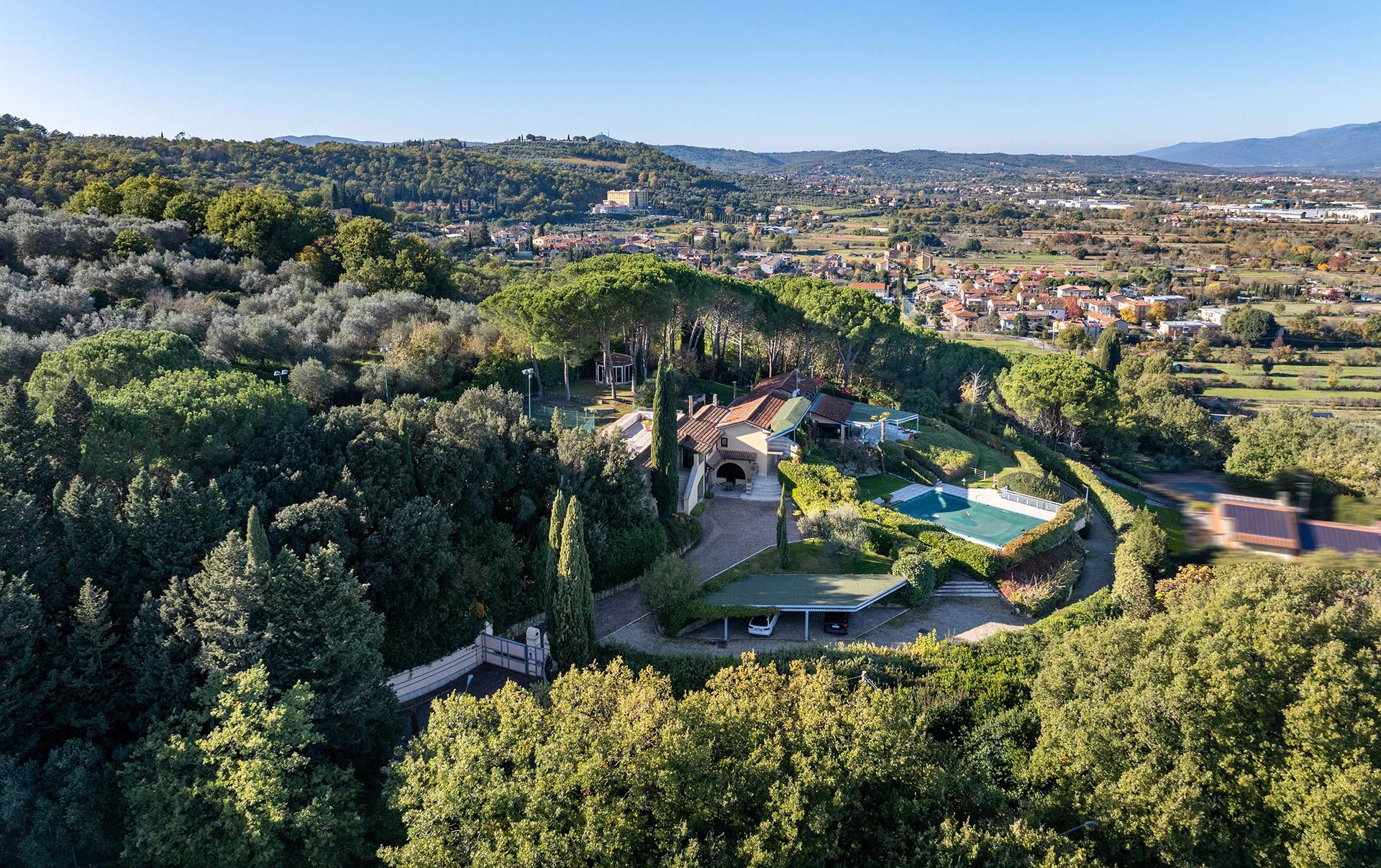 Beautiful villa with stunning views of Arezzo