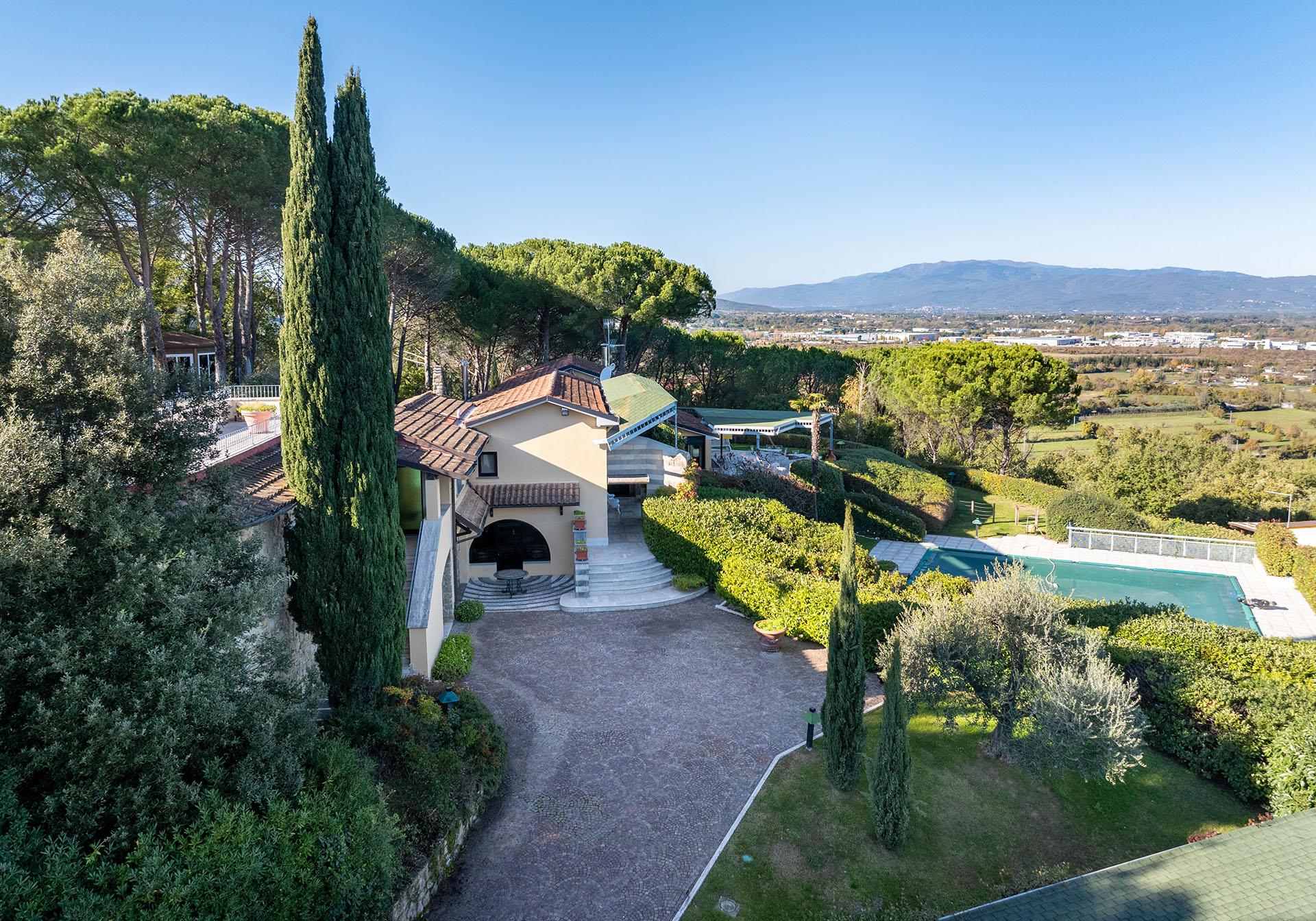 Beautiful villa with stunning views of Arezzo