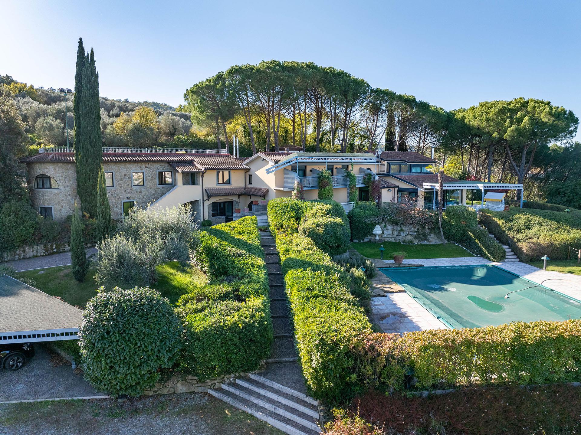 Beautiful villa with stunning views of Arezzo