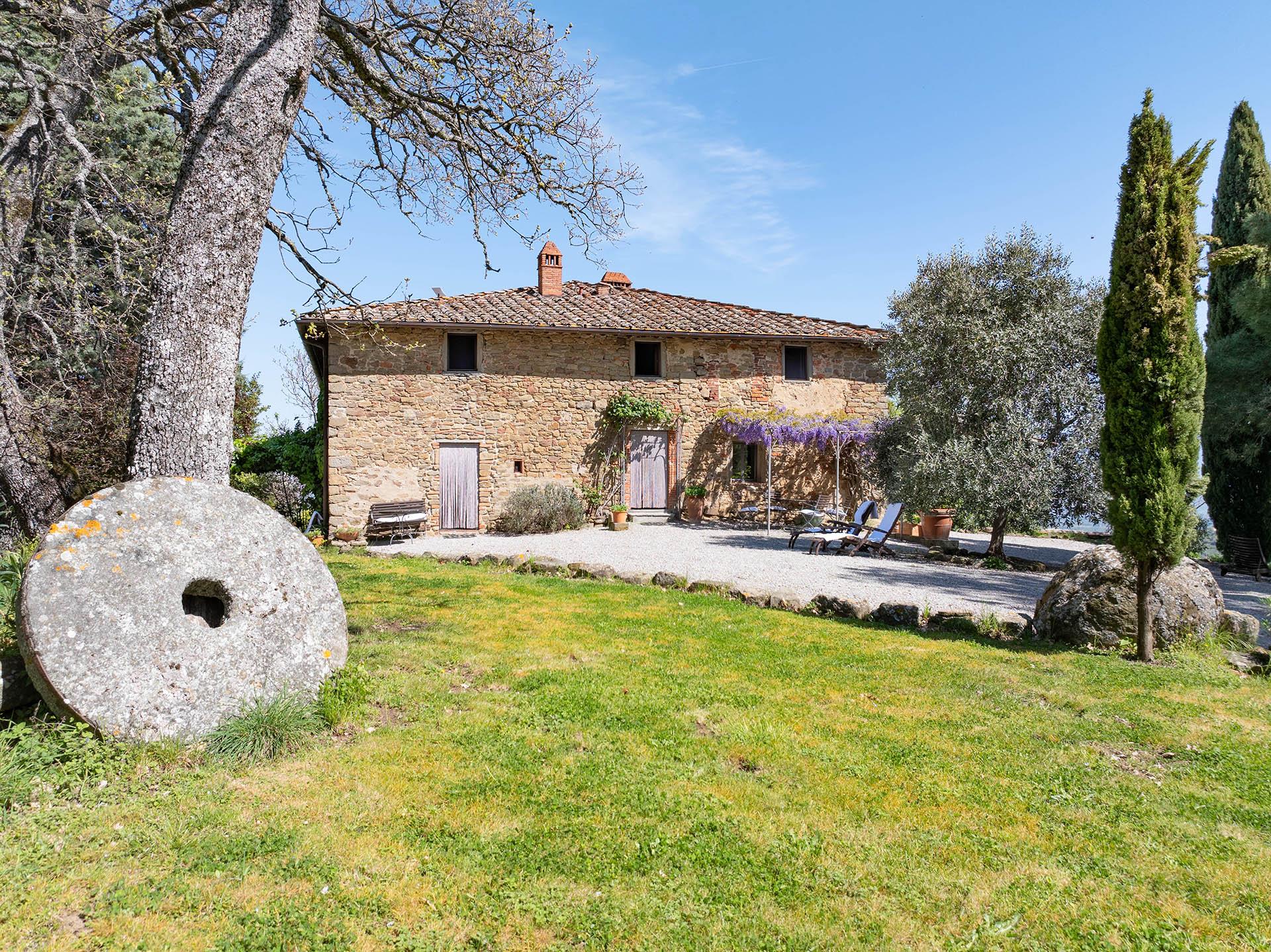Elegant Farmhouse nestled in the Hills of Valdarno