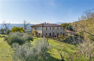 Renovated farmhouse in a panoramic position