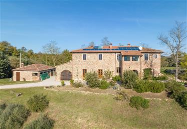 Renovated farmhouse in a panoramic position